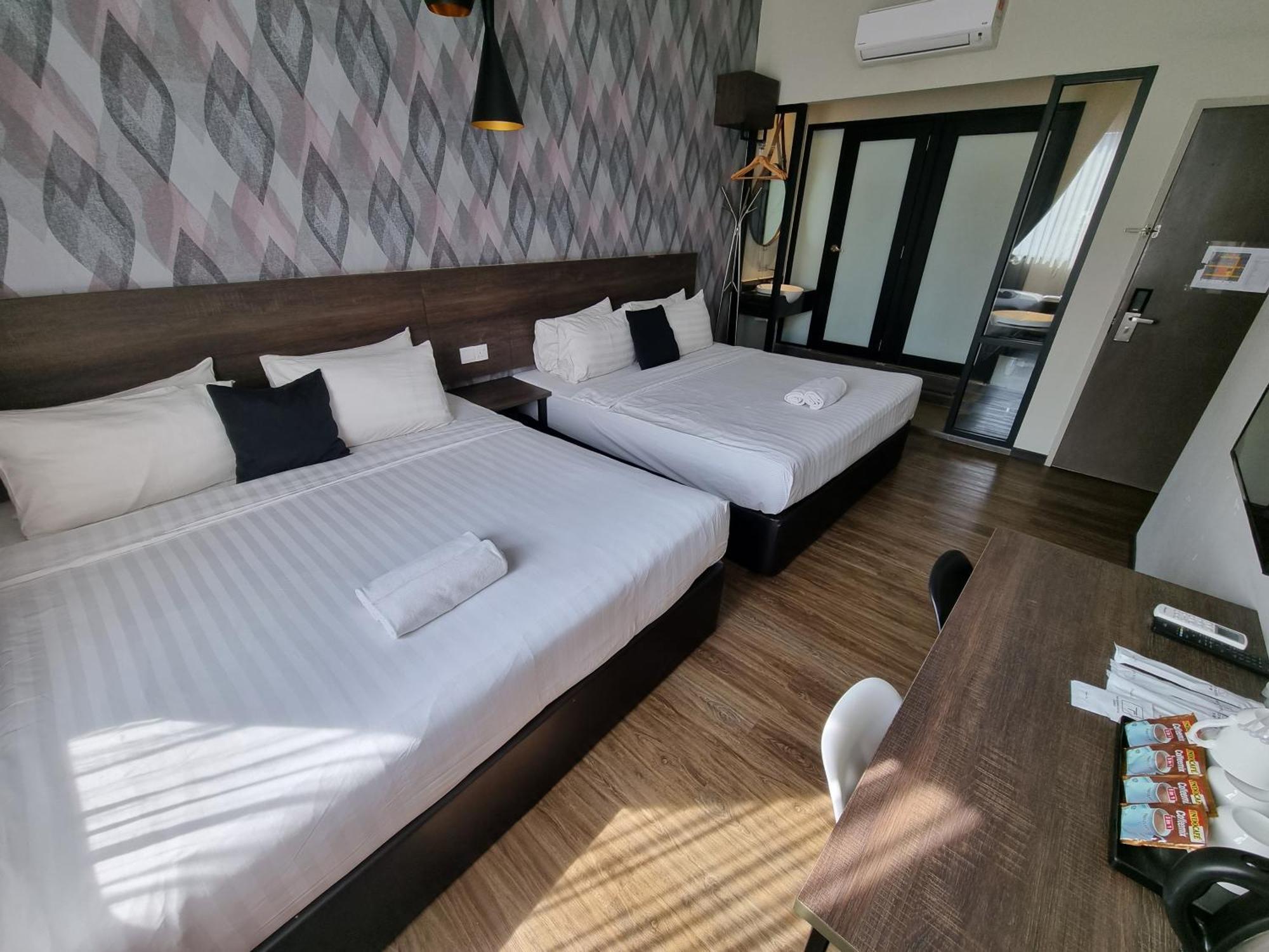 The Square Hotel Скудай Екстер'єр фото