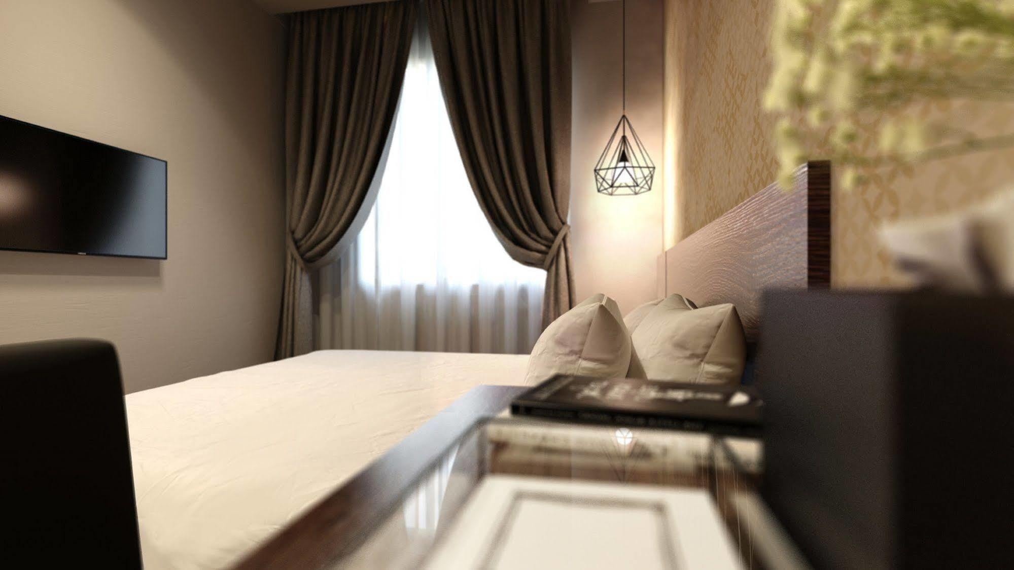 The Square Hotel Скудай Екстер'єр фото