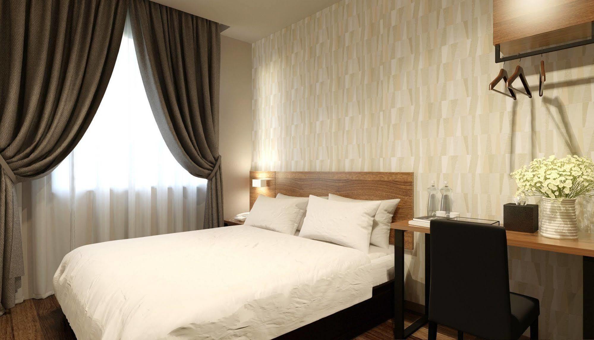 The Square Hotel Скудай Екстер'єр фото