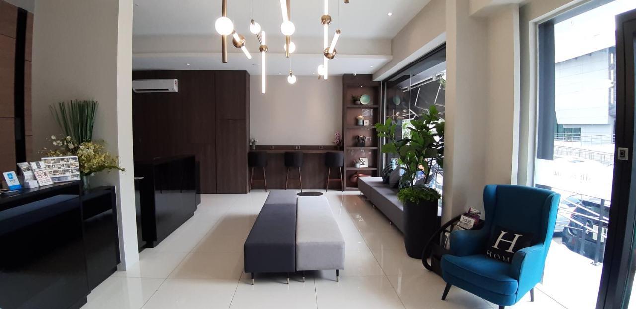 The Square Hotel Скудай Екстер'єр фото